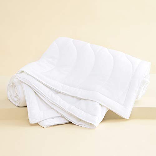 Buffy Breeze Comforter - Hypoallergenic Eucalyptus Fabric - Temperature-Regulating - Full/Queen Comforter